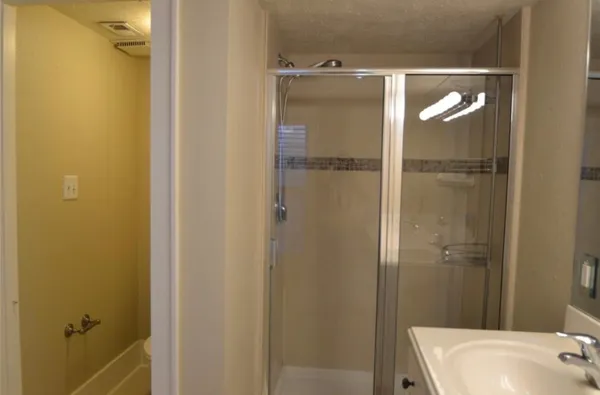 $2,395 | 1505 McDuffie Street, Houston, TX 77019