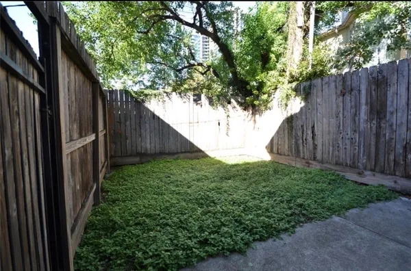 $2,395 | 1505 McDuffie Street, Houston, TX 77019