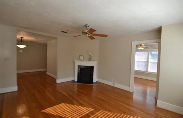 $2,395 | 1505 McDuffie Street, Houston, TX 77019