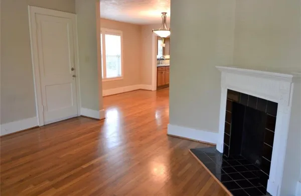 $2,395 | 1505 McDuffie Street, Houston, TX 77019