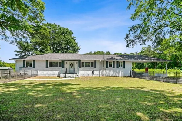$385,000 | 26764 Highway 85, Senoia, GA 30276