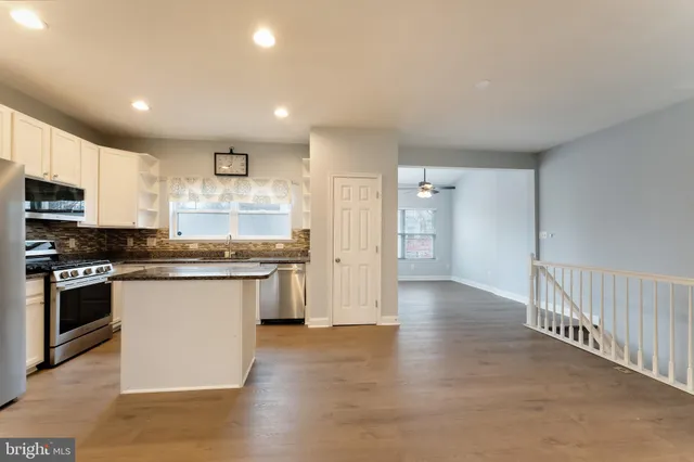 $3,400 | 43792 Sunset Terrace, Ashburn, VA 20147