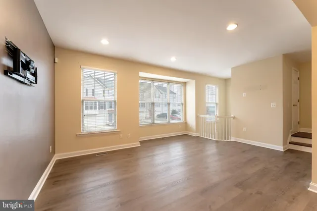 $3,400 | 43792 Sunset Terrace, Ashburn, VA 20147