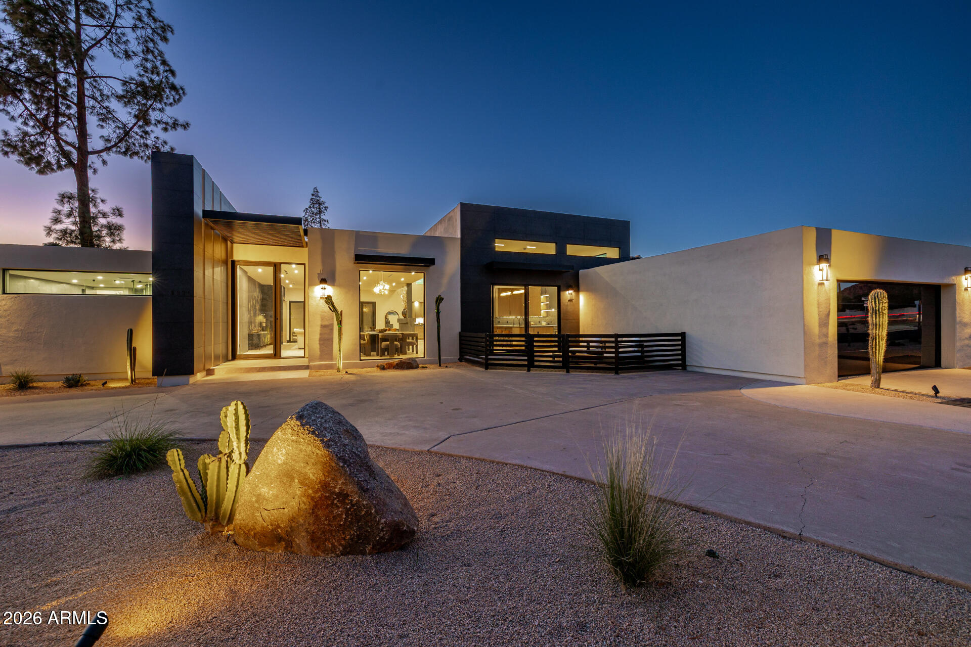 5930 North 45th Place Phoenix, AZ 85018 - Photo 2 of 81 07 45th