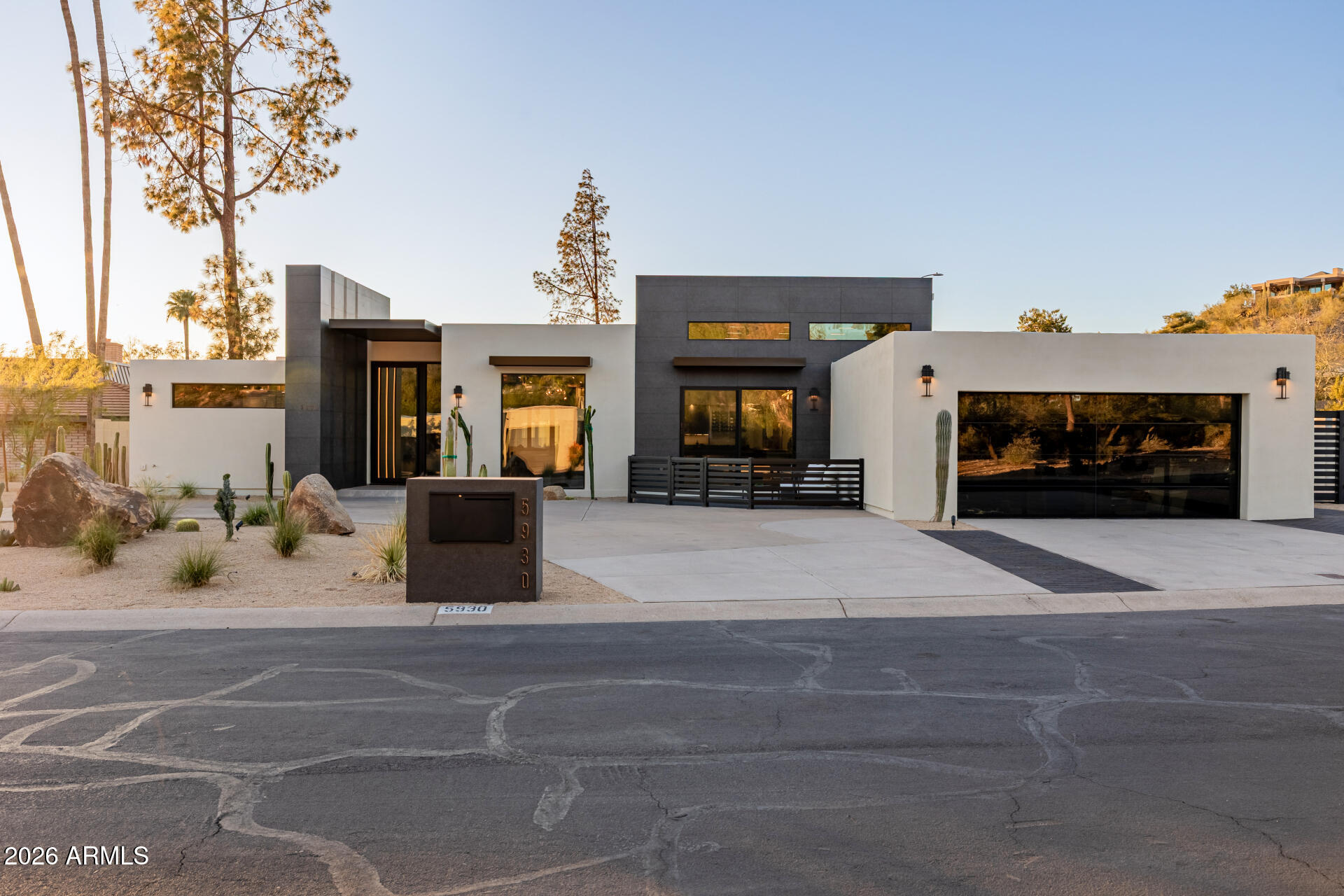 5930 North 45th Place Phoenix, AZ 85018 - Photo 6 of 81 15 45th