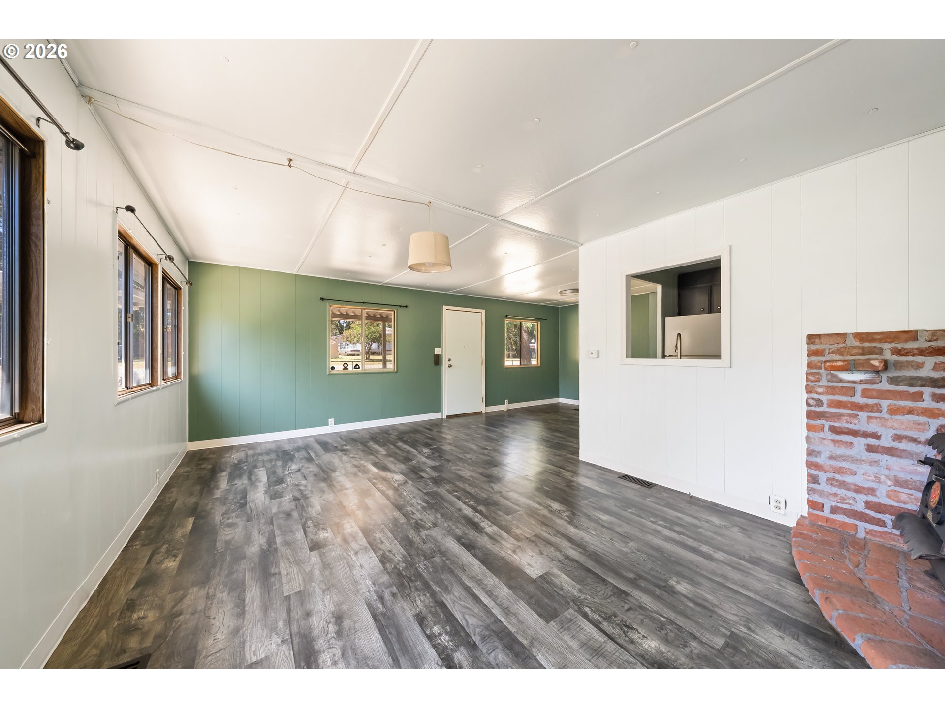 600 Southeast Edgewood Street Winston, OR 97496 - Photo 9 of 41 Living Room