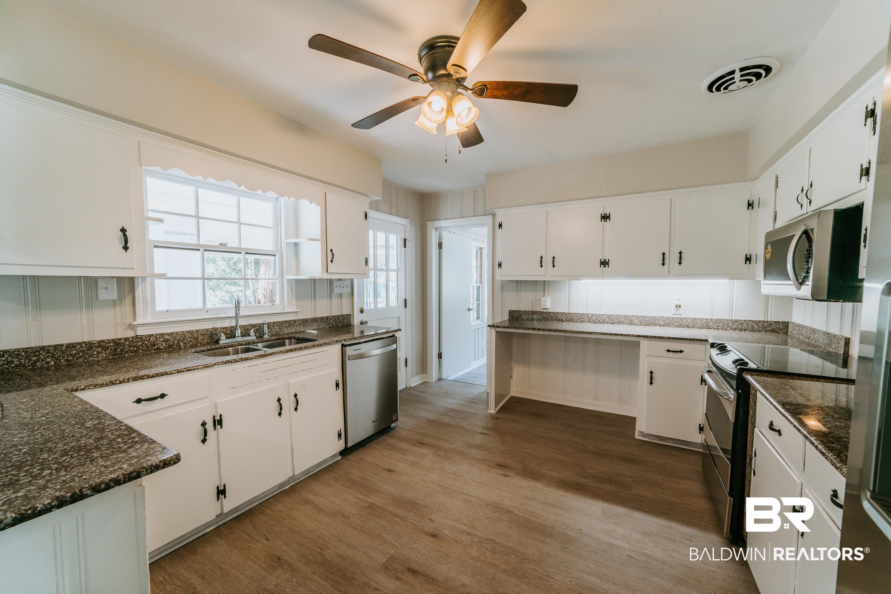 2563 Courtney Street Mobile, AL 36606 - Photo 15 of 44