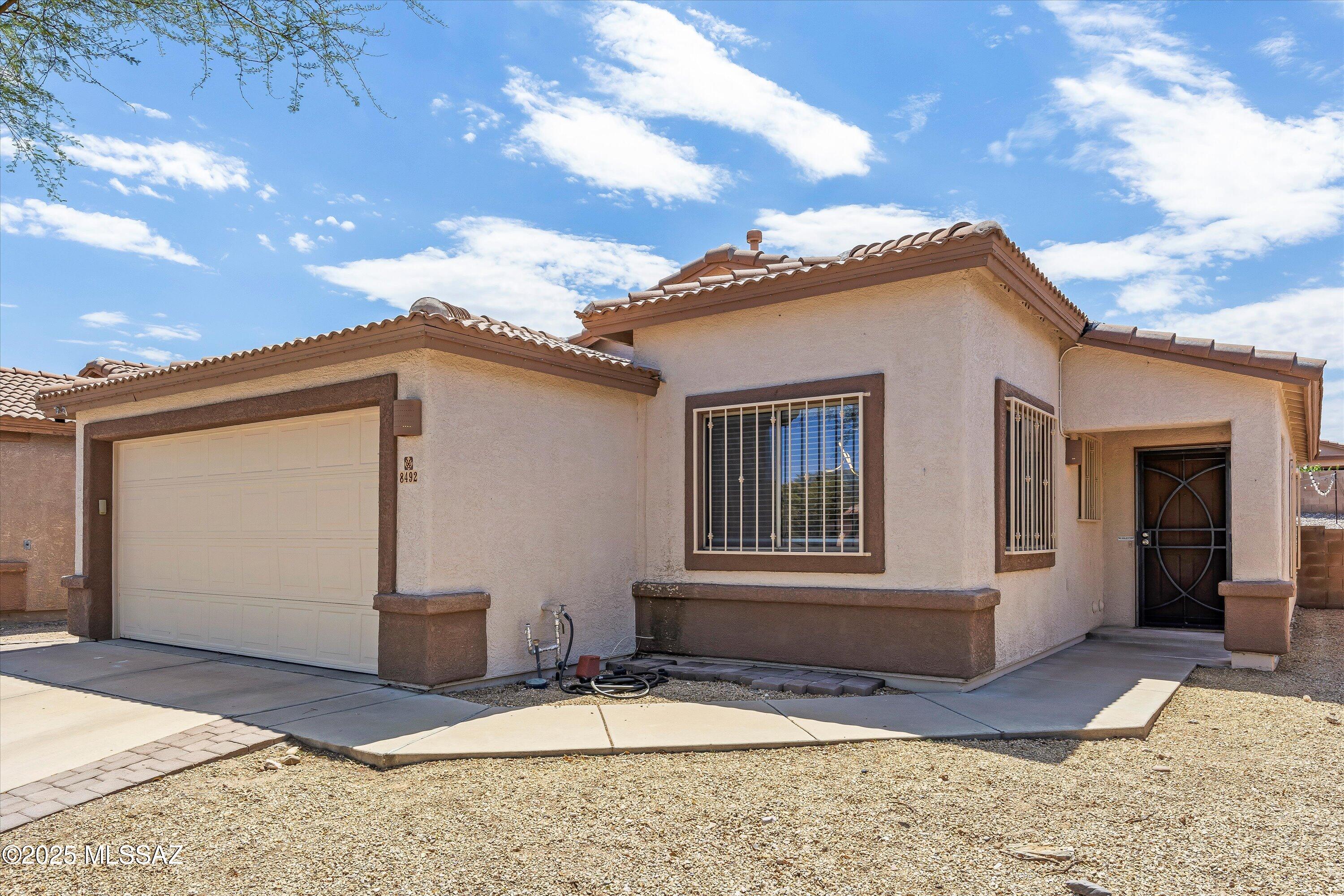 8492 East Sarnoff Ridge Loop Tucson, AZ 85710 - Photo 3 of 28