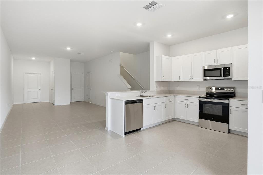 282 27th Street Southeast Ruskin, FL 33570 - Photo 8 of 34