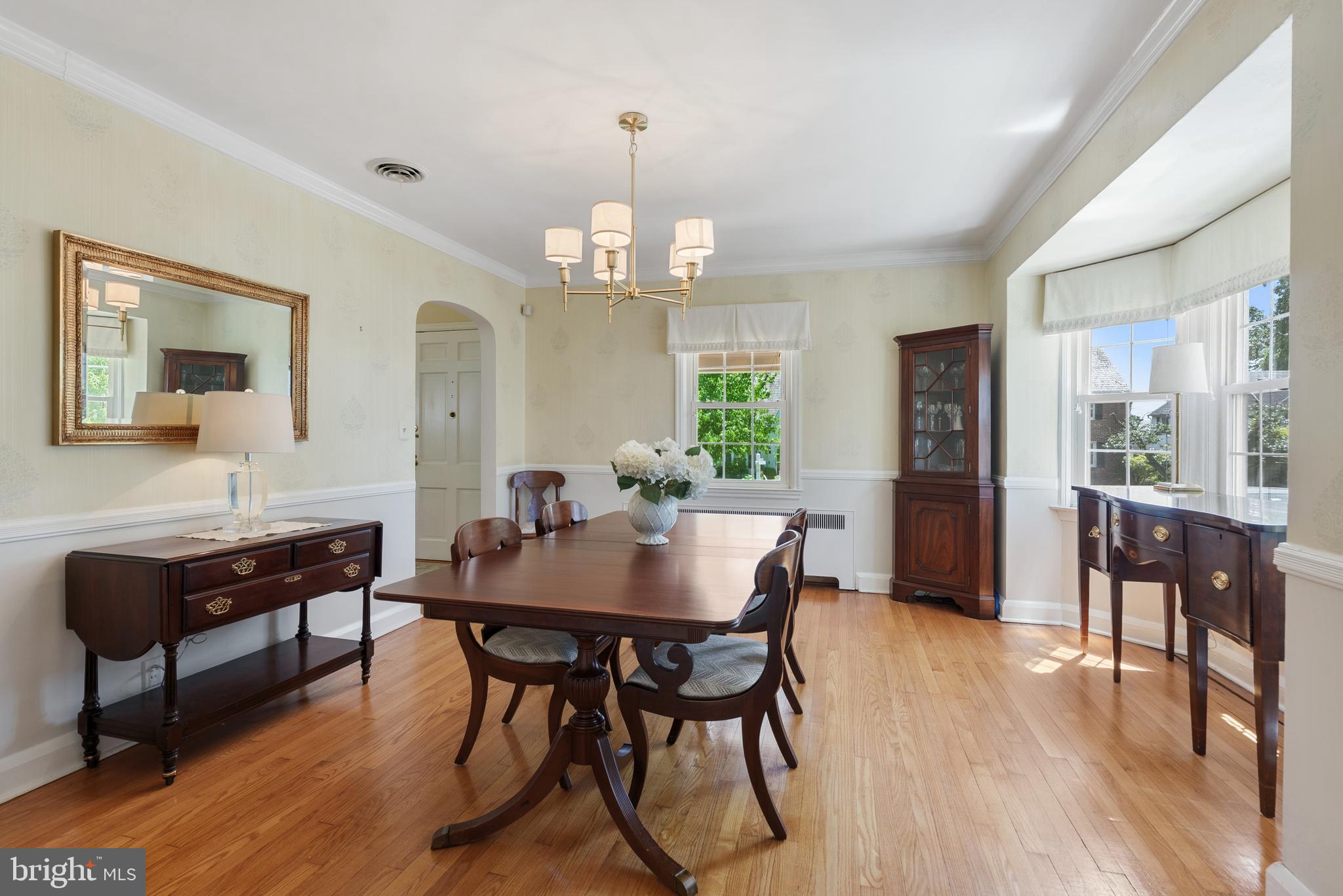 818 Kingston Road Baltimore, MD 21212 - Photo 7 of 37 Hardwood floors in Dining Room