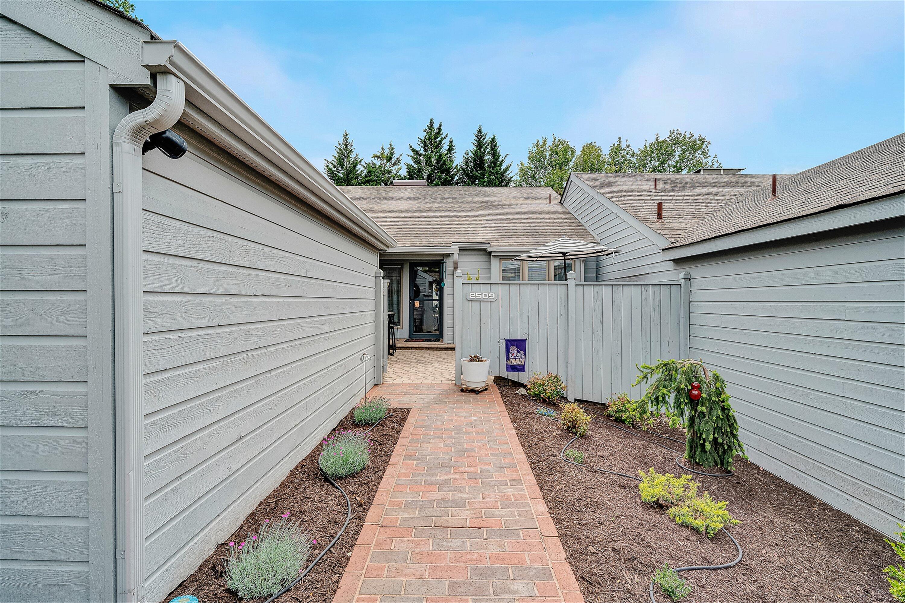 2509 South Clearing Road Salem, VA 24153 - Photo 2 of 36 02-VM-02295