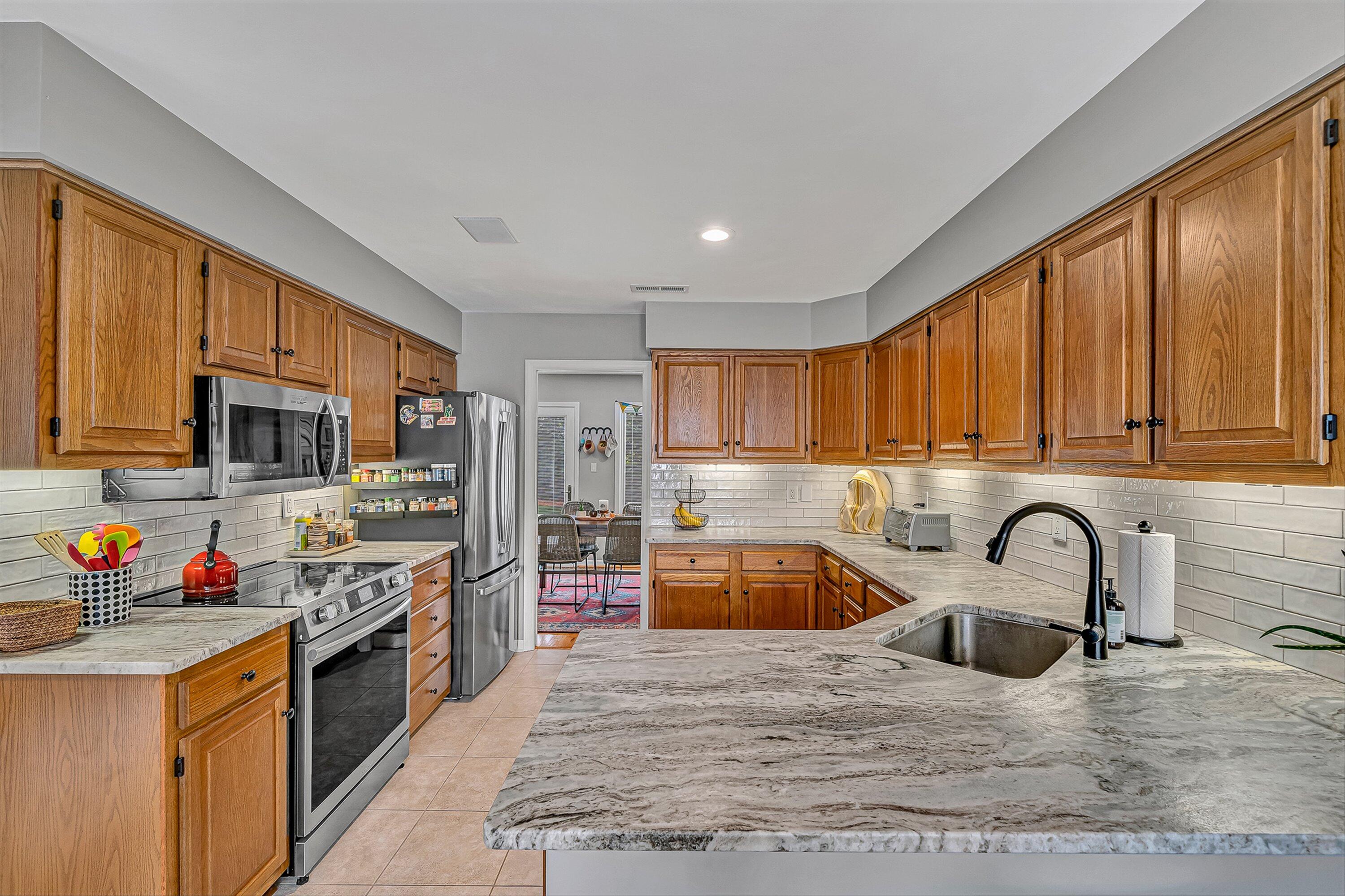 2509 South Clearing Road Salem, VA 24153 - Photo 8 of 36 08-VM-02325