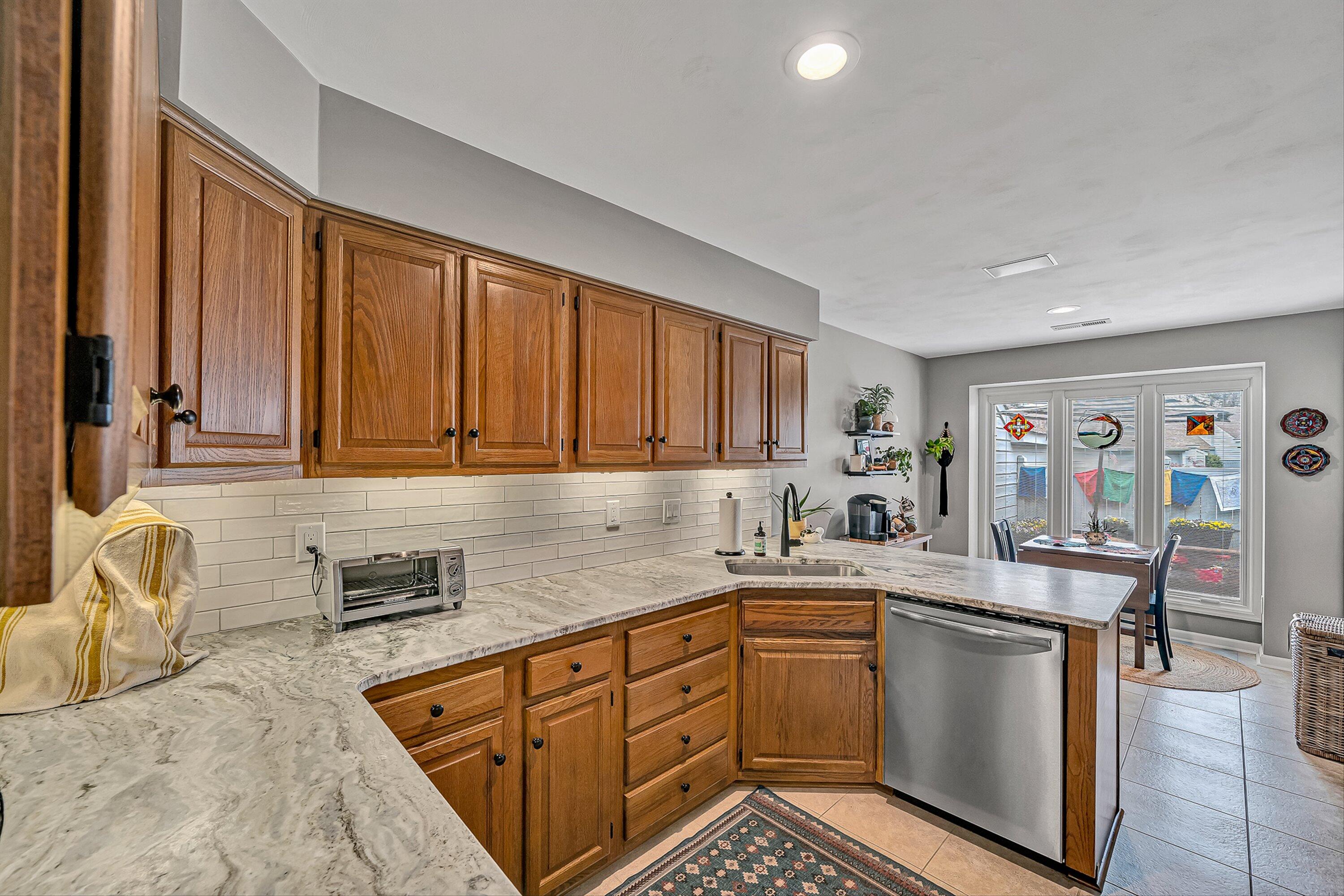 2509 South Clearing Road Salem, VA 24153 - Photo 10 of 36 10-VM-02328