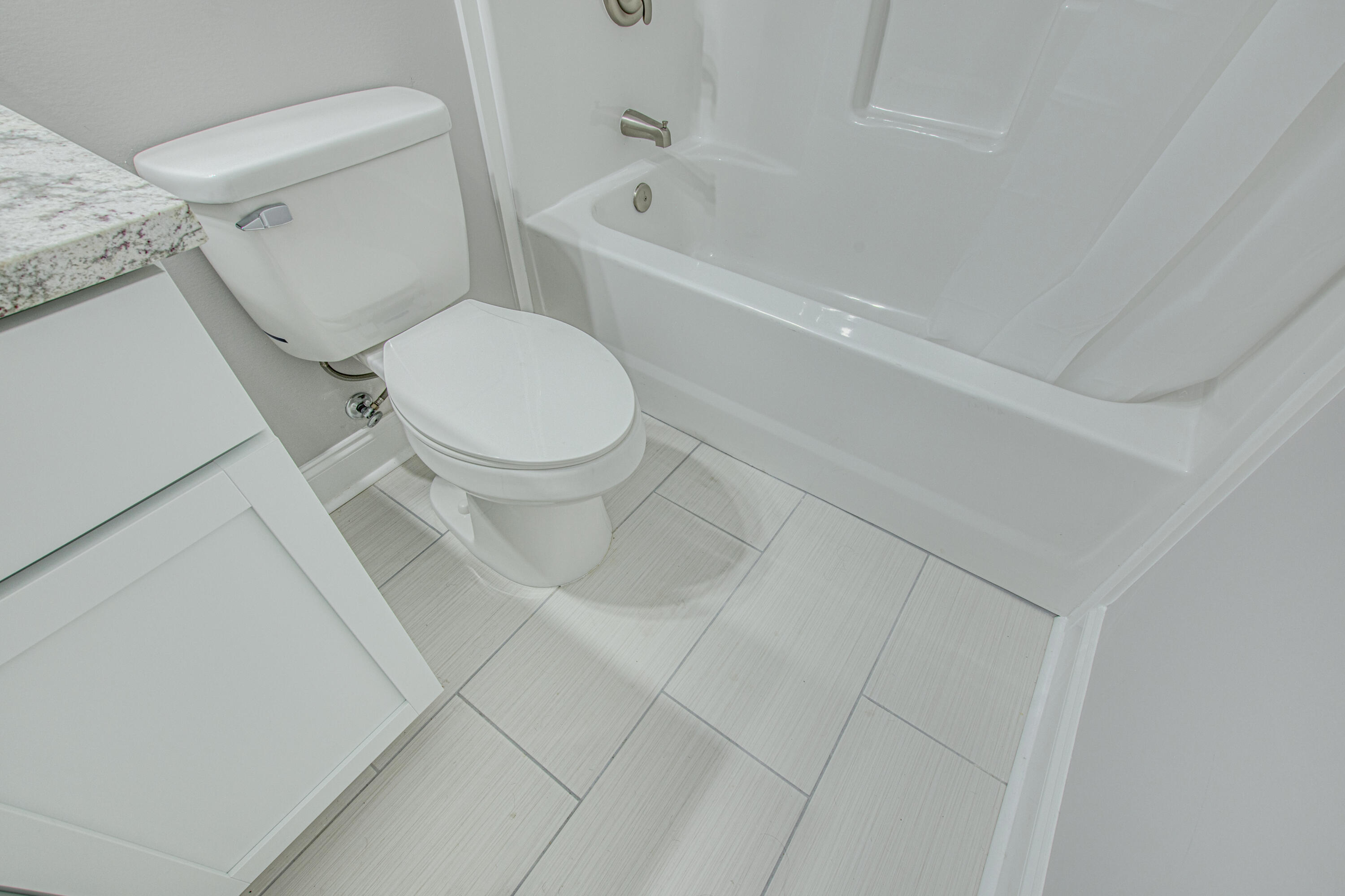 259 South Railroad Avenue Ridgeville, SC 29472 - Photo 31 of 35 Reeves Plan 2nd Bath Floor
