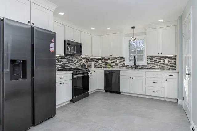 $579,900 | 17 Trues Parkway, Sandown, NH 03873