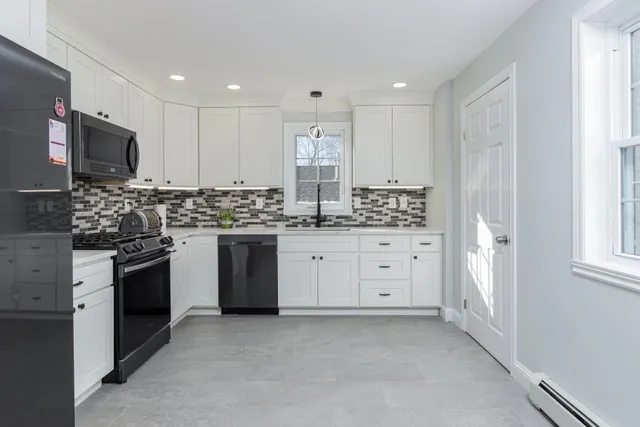 $599,900 | 17 Trues Parkway, Sandown, NH 03873