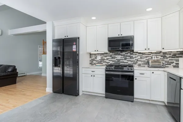 $579,900 | 17 Trues Parkway, Sandown, NH 03873