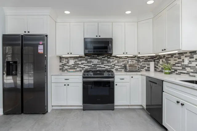 $579,900 | 17 Trues Parkway, Sandown, NH 03873