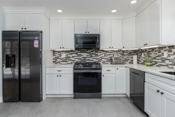 $579,900 | 17 Trues Parkway, Sandown, NH 03873