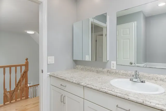 $579,900 | 17 Trues Parkway, Sandown, NH 03873