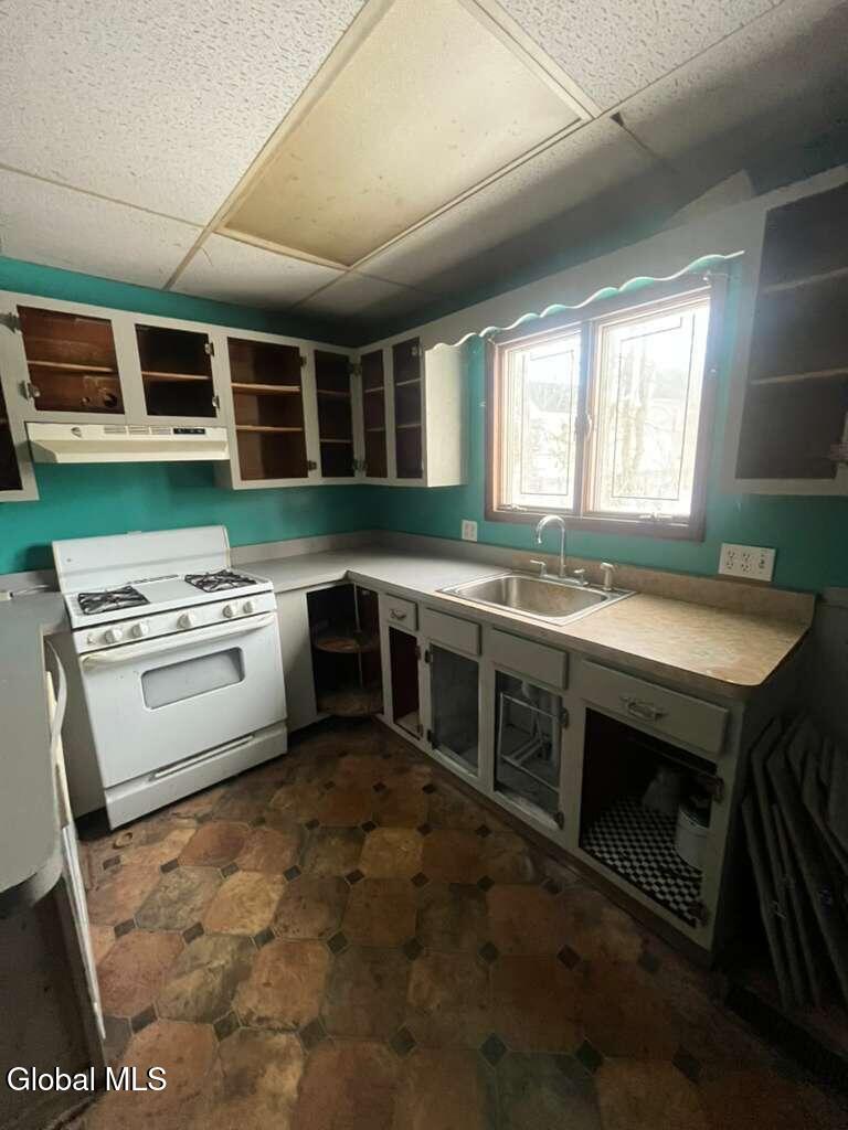 104 Odell Street Schenectady, NY 12304 - Photo 9 of 26 PHOTO-2025-12-14-10-41-59 10