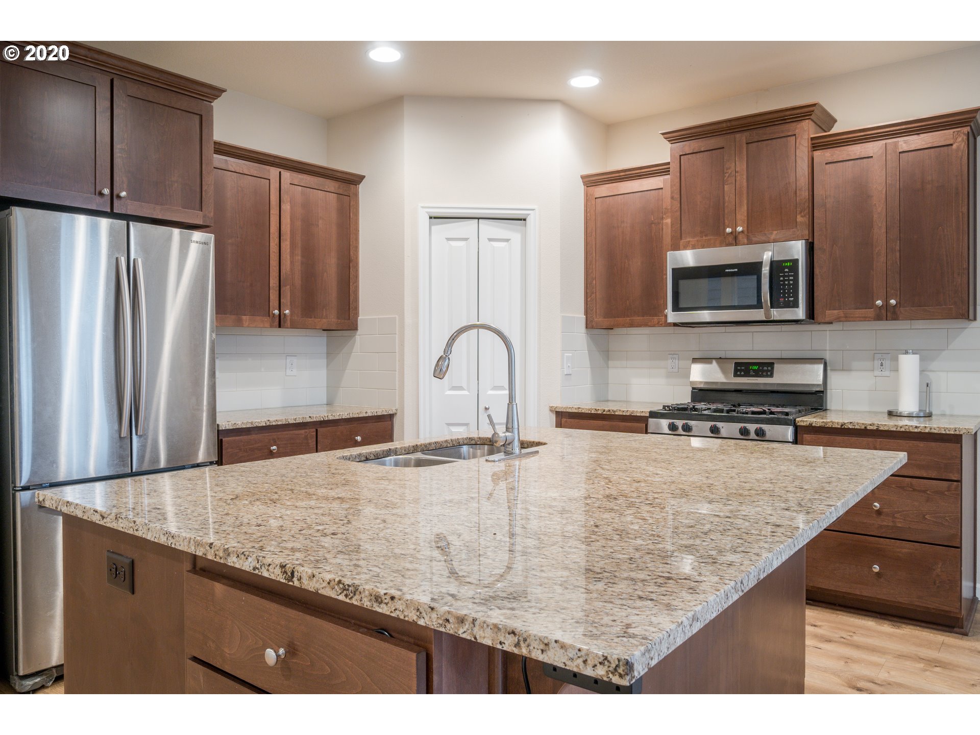 16964 Southeast Rhododendron Street Happy Valley, OR 97086 - Photo 11 of 29 Gallery Image 11