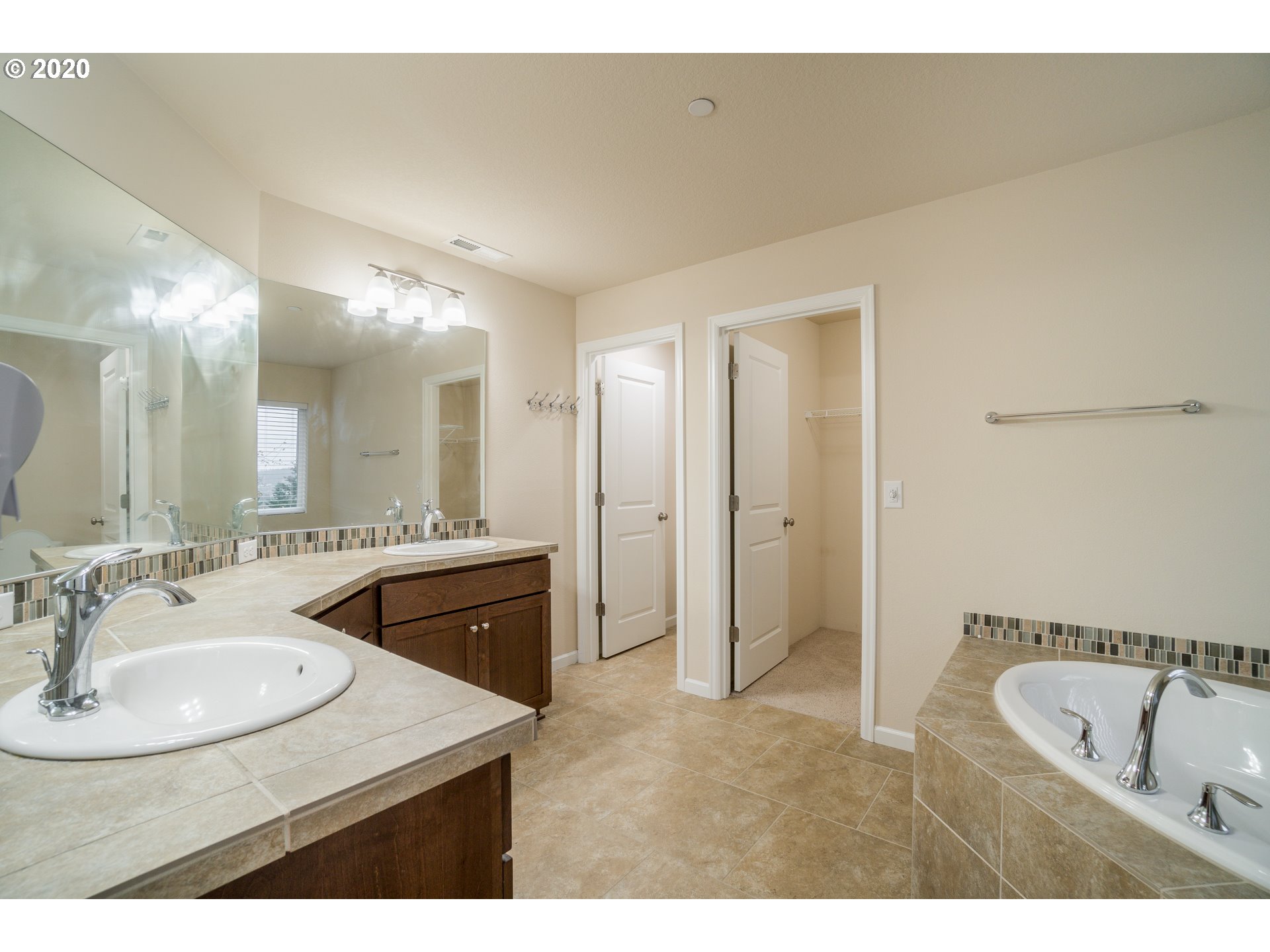 16964 Southeast Rhododendron Street Happy Valley, OR 97086 - Photo 15 of 29 Gallery Image 15