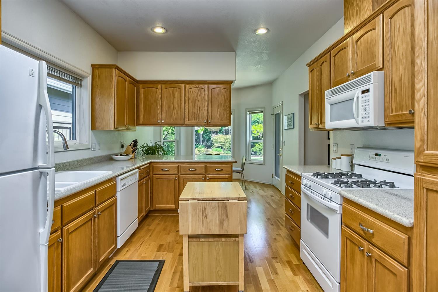 672 Ridgeway Avenue Central Point, OR 97502 - Photo 9 of 35 Additional Photo