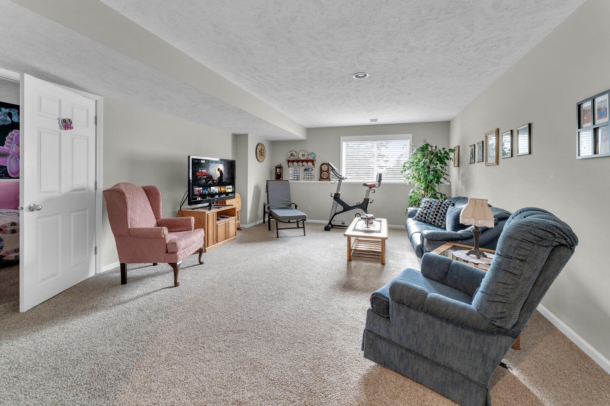 1388 East Point Ridge Holland, MI 49423 - Photo 22 of 23 6-web-or-mls-1388 East Pointe Ridge Holl