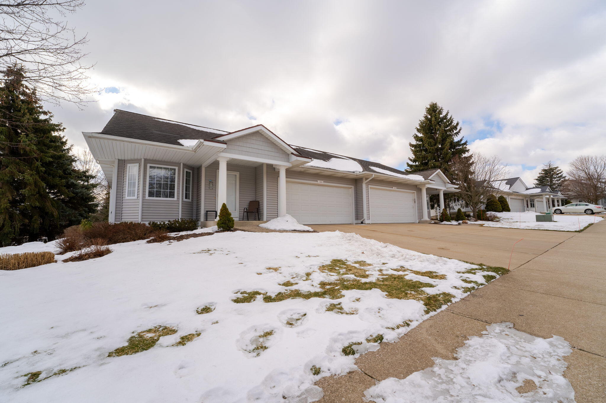 1388 East Point Ridge Holland, MI 49423 - Photo 3 of 23 5-web-or-mls-Exteriors-2