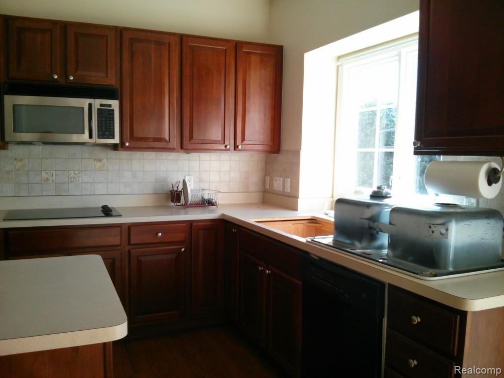 595 Bliss Drive Rochester, MI 48307 - Photo 24 of 56 IMG_20140828_163011.jpg