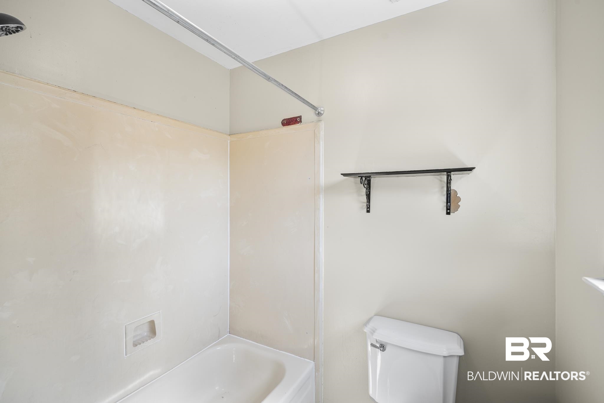 6513 Cedar Bend Court, Unit B Mobile, AL 36608 - Photo 15 of 23 Primary Bathroom