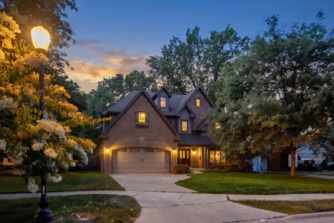 $1,725,000 | 639 North Wright Street, Naperville, IL 60563