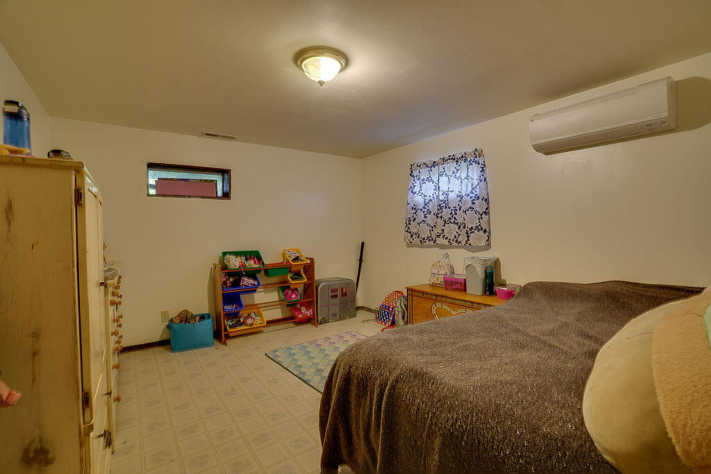 795 Steinhauer Road Roseburg, OR 97471 - Photo 16 of 17 Basement Room 3