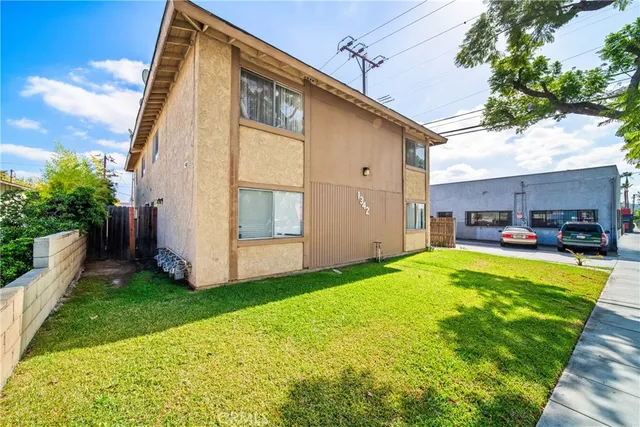 a view of a house with backyard and sitting area