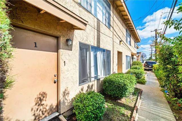 a view of a back yard of the house