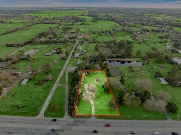 an aerial view of a yard