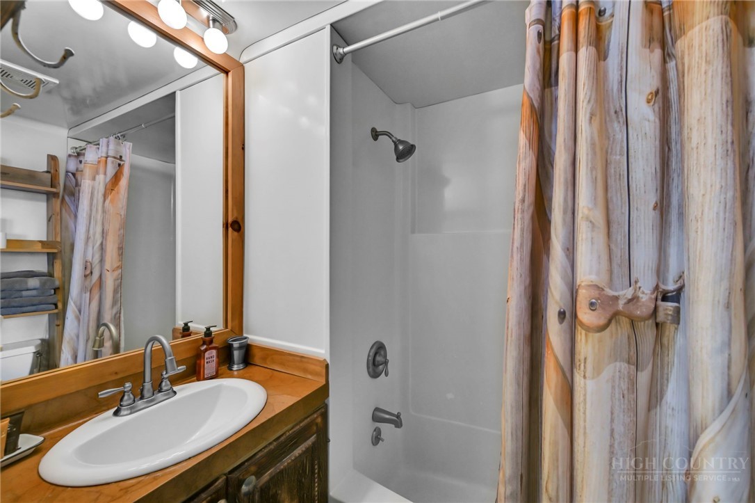 141 Skiloft Road Beech Mountain, NC 28604 - Photo 16 of 31 Gallery Image 16