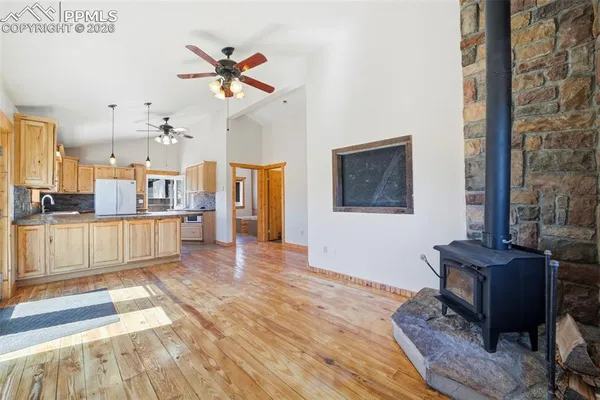 a view of a livingroom with furniture and a ceiling fan