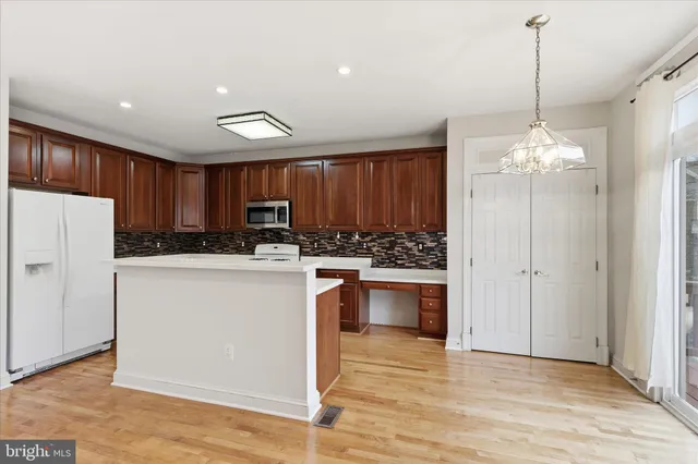 $3,400 | 2682 Logan Wood Drive, Herndon, VA 20171