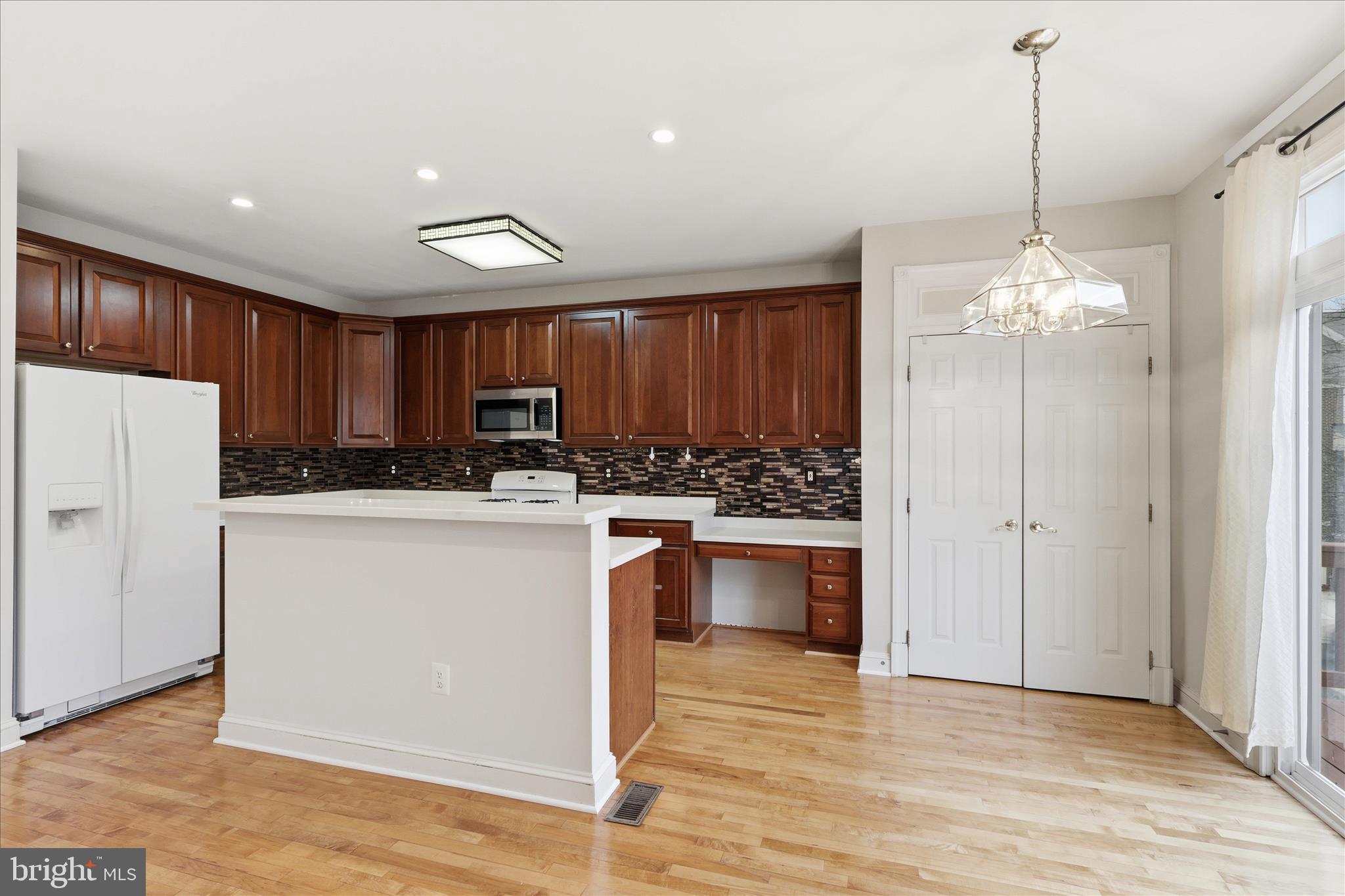 2682 Logan Wood Drive Herndon, VA 20171 - Photo 6 of 32