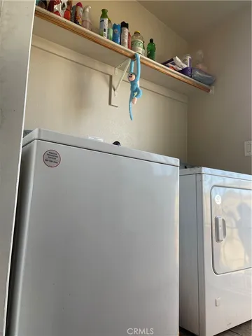 a close up view of washer and dryer