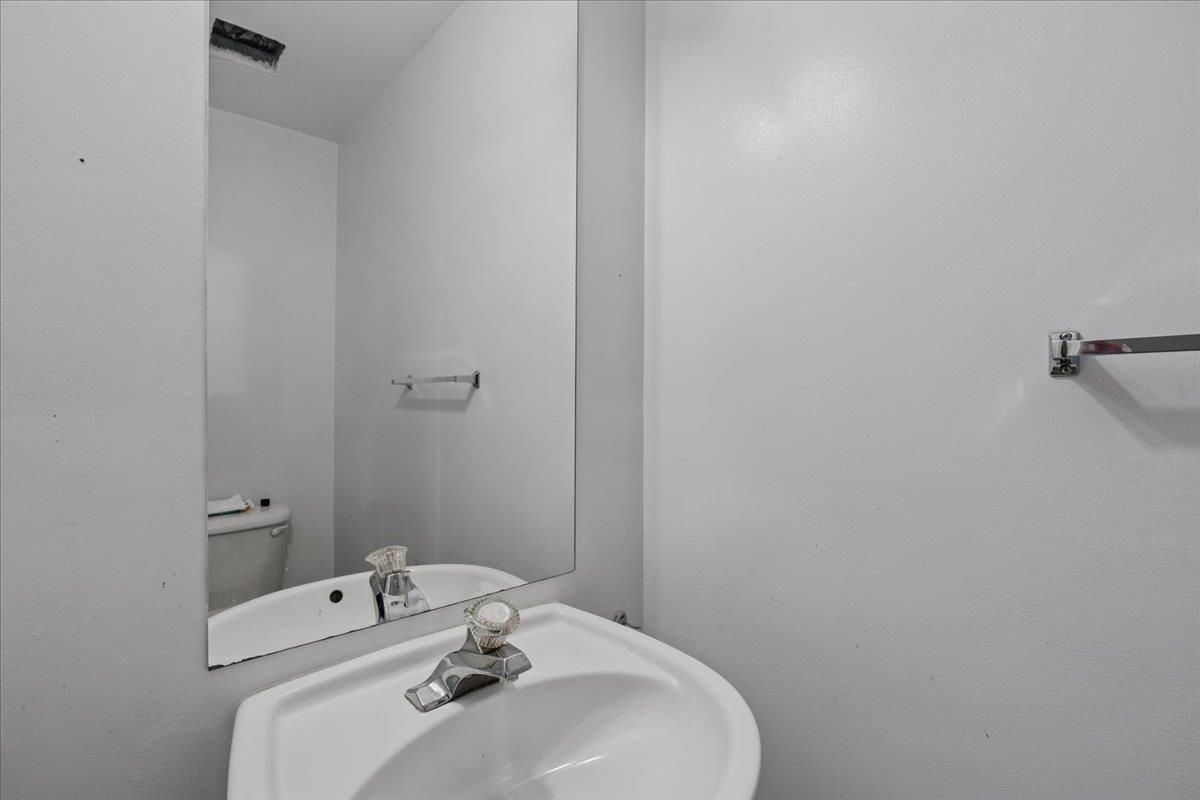 1029 South Mammoth Road, Unit 17 Manchester, NH 03109 - Photo 16 of 34