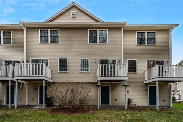 $359,900 | 1029 South Mammoth Road, Unit 17, Manchester, NH 03109