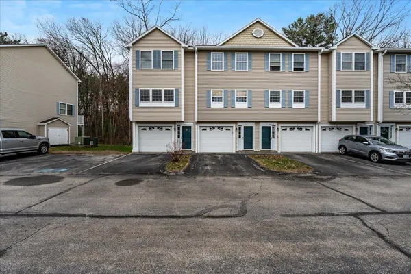 $359,900 | 1029 South Mammoth Road, Unit 17, Manchester, NH 03109