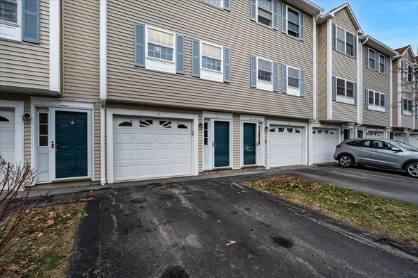 $359,900 | 1029 South Mammoth Road, Unit 17, Manchester, NH 03109