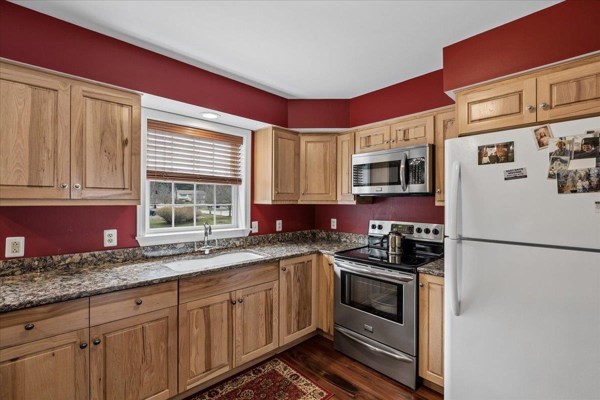 1029 South Mammoth Road, Unit 17 Manchester, NH 03109 - Photo 3 of 34