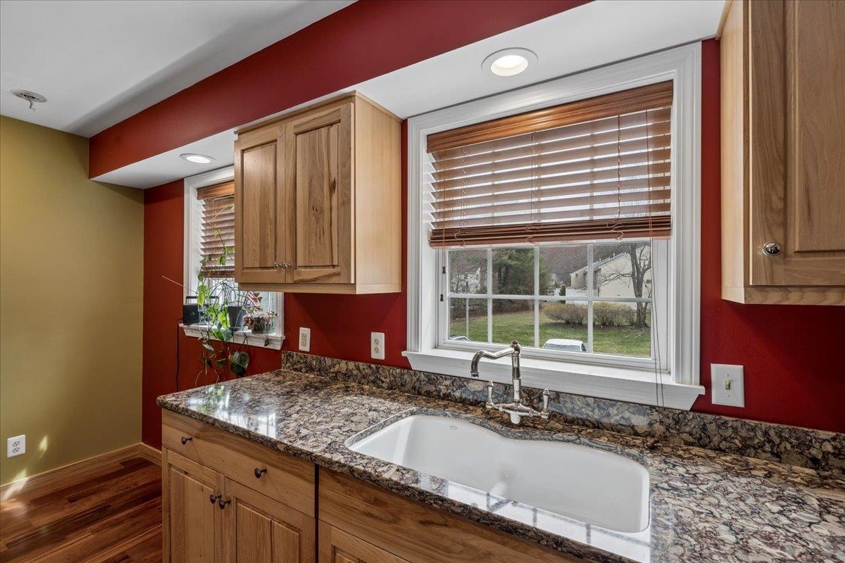 1029 South Mammoth Road, Unit 17 Manchester, NH 03109 - Photo 6 of 34