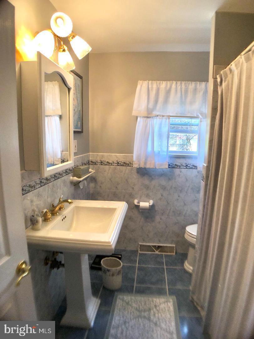 504 Sicklerville Road Williamstown, NJ 08094 - Photo 28 of 39 Full bathroom Shower/Tub