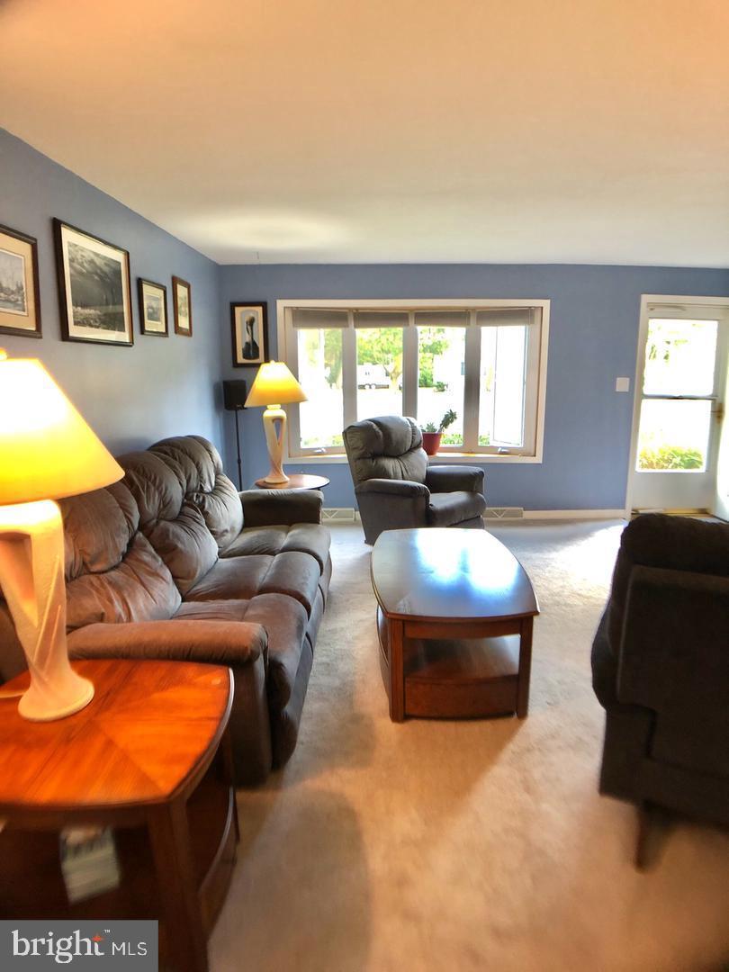 504 Sicklerville Road Williamstown, NJ 08094 - Photo 6 of 39 Living Room